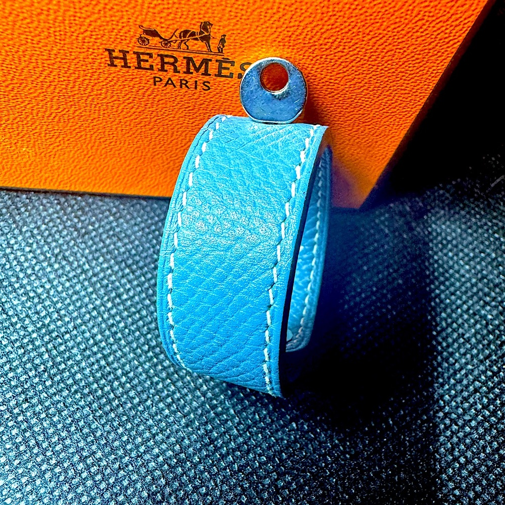 Hermès Blue Scarf Ring Leather Bag Charm Gloves Holder, RARE COLORS Hermès Kelly - Picture 3 of 7
